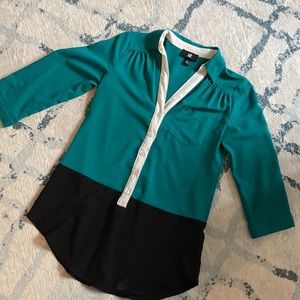 Two tone blouse. XS. 3/4 sleeves